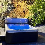 Pieds Dans L'eau Private Wellness Bordure De Meuse בית נופש