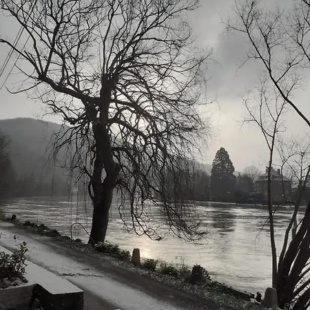 Pieds Dans L'eau Private Wellness Bordure De Meuse بيت للعطل *