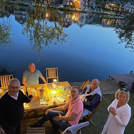 Casa de Férias Pieds Dans L'eau Private Wellness Bordure De Meuse *