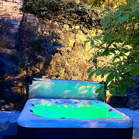 Pieds Dans L'eau Private Wellness Bordure De Meuse * 루스틴