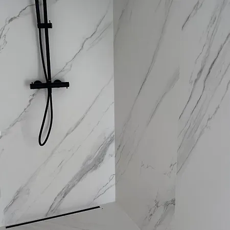 Pieds Dans L'eau Private Wellness Bordure De Meuse 別荘 *