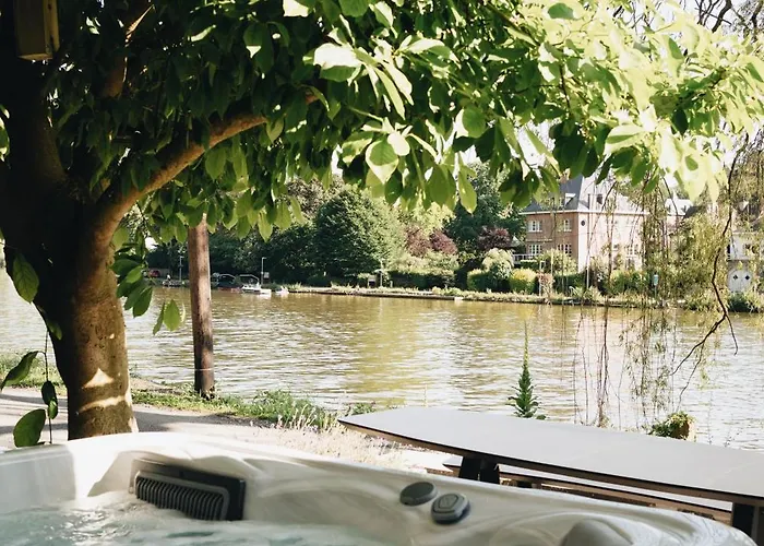 Pieds Dans L'eau Private Wellness Bordure De Meuse 펜션